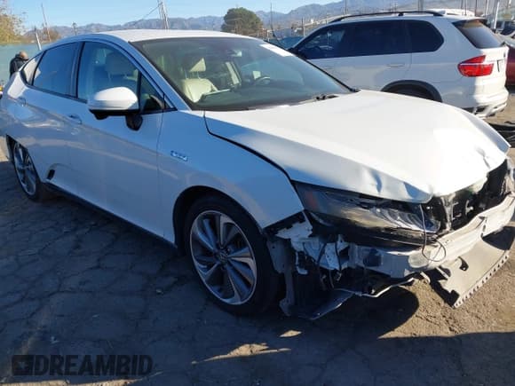 ✅ 2018 Honda Clarity • VIN: JHMZC5F15JC008802 • Lot: 43899839. Wystawiony na IAAI z przebiegiem 95 233 mil. Bezpłatny archiwum sprzedaży aukcyjnych z USA i szczegółowy raport historii pojazdu na DreamBid. Zdjęcie 1.