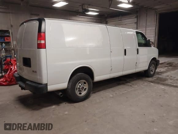 ✅ 2018 GMC Savana Cargo • VIN: 1GTZ7HFG0J1226542 • Lot: 43531137. Listed on IAAI with 261,654 mi. Free auction sales archive from the USA and detailed vehicle history report at DreamBid. Image 4.