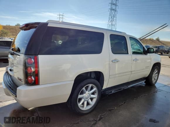 ✅ 2013 GMC Yukon XL Denali • VIN: 1GKS2MEF9DR360882 • Lot: 87124145. Wystawiony na Copart z przebiegiem 134 774 mil. Bezpłatny archiwum sprzedaży aukcyjnych z USA i szczegółowy raport historii pojazdu na DreamBid. Zdjęcie 3.