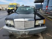 ✅ 1987 Mercedes-Benz 560 • VIN: WDBCA39D4HA360359 • Lot: 80772324. Wystawiony na Copart z przebiegiem 203 669 mil. Bezpłatny archiwum sprzedaży aukcyjnych z USA i szczegółowy raport historii pojazdu na DreamBid. Zdjęcie 5.