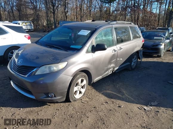 ✅ 2011 Toyota Sienna LE • VIN: 5TDKK3DC4BS051008 • Lot: 43840700. Listed on IAAI with 196,964 mi. Free auction sales archive from the USA and detailed vehicle history report at DreamBid. Image 18.