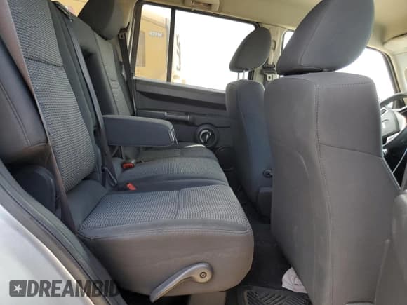 ✅ 2010 Jeep Commander Sport • VIN: 1J4RG4GKXAC130069 • Лот: 66580225. Опубликован ранее на Copart с пробегом 167 965 миль. Бесплатный доступ к архиву аукционных продаж из США и подробный отчёт об истории автомобиля на DreamBid. Изображение 11.