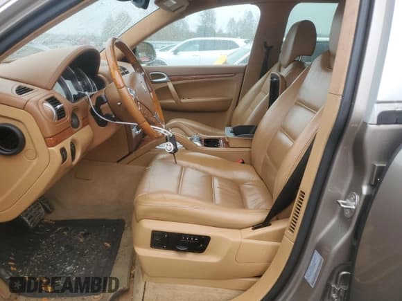 ✅ 2005 Porsche Cayenne Turbo • VIN: WP1AC29P75LA90100 • Lot: 74377104. Wystawiony na Copart z przebiegiem 209 034 mil. Bezpłatny archiwum sprzedaży aukcyjnych z USA i szczegółowy raport historii pojazdu na DreamBid. Zdjęcie 7.