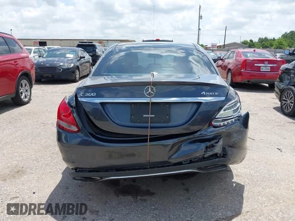 ✅ 2016 Mercedes-Benz C 300 • VIN: 55SWF4JB6GU143044 • Lot: 42502038. Wystawiony na IAAI z przebiegiem 140 238 mil. Bezpłatny archiwum sprzedaży aukcyjnych z USA i szczegółowy raport historii pojazdu na DreamBid. Zdjęcie 16.