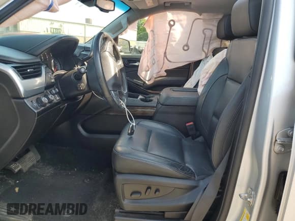 ✅ 2018 Chevrolet Suburban LT • VIN: 1GNSKHKC0JR380860 • Lot: 71195434. Wystawiony na Copart z przebiegiem 69 452 mil. Bezpłatny archiwum sprzedaży aukcyjnych z USA i szczegółowy raport historii pojazdu na DreamBid. Zdjęcie 7.