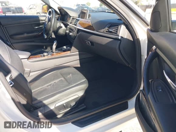 ✅ 2015 BMW 3 Series 328i • VIN: WBA3C1C55FP852858 • Lot: 42215899. Listed on IAAI with 201,451 mi. Free auction sales archive from the USA and detailed vehicle history report at DreamBid. Image 5.