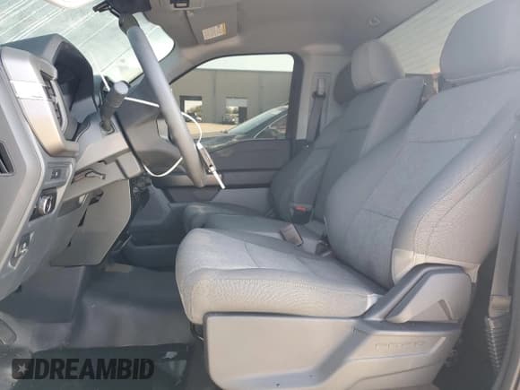 ✅ 2025 Ford F-150 XL • VIN: 1FTMF1L57SKF33192 • Lot: 89738485. Wystawiony na Copart z przebiegiem 1 222 mil. Bezpłatny archiwum sprzedaży aukcyjnych z USA i szczegółowy raport historii pojazdu na DreamBid. Zdjęcie 7.