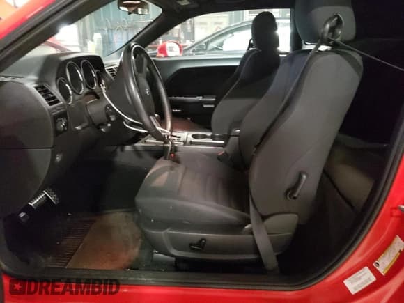 ✅ 2010 Dodge Challenger SE • VIN: 2B3CJ4DV4AH170304 • Lot: 82936933. Wystawiony na Copart z przebiegiem 142 734 mil. Bezpłatny archiwum sprzedaży aukcyjnych z USA i szczegółowy raport historii pojazdu na DreamBid. Zdjęcie 7.