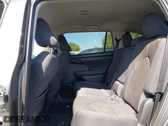 ✅ 2021 Toyota Highlander LE • VIN: 5TDZZRAH6MS530742 • Lot: 43514535. Listed on IAAI with 73,006 mi. Free auction sales archive from the USA and detailed vehicle history report at DreamBid. Image 8.