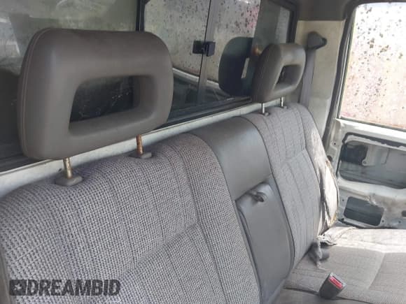 ✅ 1992 Isuzu Pickup S • VIN: 4S1CL11L3N4207154 • Lot: 42470949. Wystawiony na IAAI z przebiegiem 309 488 mil. Bezpłatny archiwum sprzedaży aukcyjnych z USA i szczegółowy raport historii pojazdu na DreamBid. Zdjęcie 8.