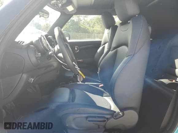 ✅ 2021 MINI Convertible Cooper S • VIN: WMWWJ5C0XM3M13934 • Лот: 86785445. Опубликован ранее на Copart с пробегом 24 063 миль. Бесплатный доступ к архиву аукционных продаж из США и подробный отчёт об истории автомобиля на DreamBid. Изображение 7.