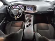 ✅ 2020 Dodge Challenger R/T • VIN: 2C3CDZBT7LH130942 • Lot: 69841635. Wystawiony na Copart z przebiegiem 78 340 mil. Bezpłatny archiwum sprzedaży aukcyjnych z USA i szczegółowy raport historii pojazdu na DreamBid. Zdjęcie 8.