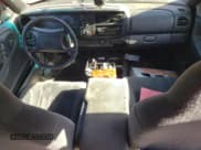 ✅ 2000 Dodge Dakota Sport • VIN: 1B7GL2AX1YS679788 • Lot: 84621604. Wystawiony na Copart z przebiegiem Nie podano. Bezpłatny archiwum sprzedaży aukcyjnych z USA i szczegółowy raport historii pojazdu na DreamBid. Zdjęcie 7.