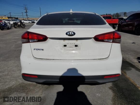 ✅ 2017 Kia Forte LX • VIN: 3KPFK4A70HE156260 • Lot: 82560175. Wystawiony na Copart z przebiegiem 123 953 mil. Bezpłatny archiwum sprzedaży aukcyjnych z USA i szczegółowy raport historii pojazdu na DreamBid. Zdjęcie 6.