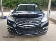 ✅ 2017 Chevrolet Traverse LT • VIN: 1GNKRGKD4HJ151685 • Lot: 62734104. Wystawiony na Copart z przebiegiem 180 572 mil. Bezpłatny archiwum sprzedaży aukcyjnych z USA i szczegółowy raport historii pojazdu na DreamBid. Zdjęcie 5.