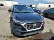 2021 Hyundai Tucson Value z VIN KM8J33A41MU350617, wystawiony jako Copart lot #61655355 z przebiegiem 75 141 mil mil oraz Szkoda całkowita • Salvage title. Historia ofert i sprzedaży dostępna na DreamBid. Obrazek 5.