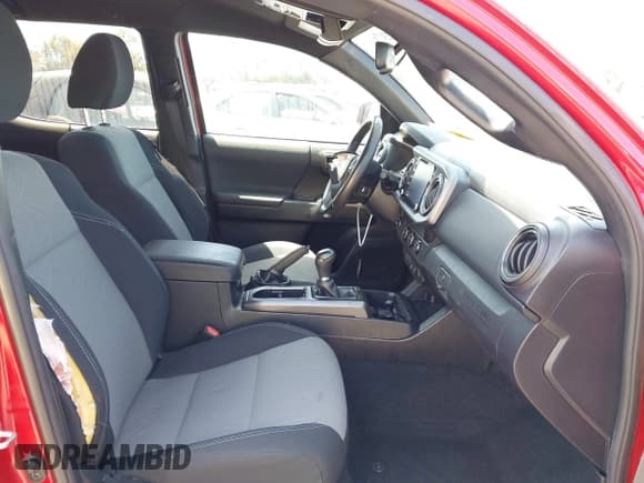 ✅ 2020 Toyota Tacoma SR5 • VIN: 3TMAZ5CN1LM139635 • Lot: 42313763. Wystawiony na IAAI z przebiegiem 72 752 mil. Bezpłatny archiwum sprzedaży aukcyjnych z USA i szczegółowy raport historii pojazdu na DreamBid. Zdjęcie 5.