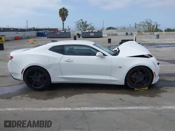 ✅ 2018 Chevrolet Camaro 1LT • VIN: 1G1FB1RX7J0146786 • Lot: 42565210. Wystawiony na IAAI z przebiegiem 168 097 mil. Bezpłatny archiwum sprzedaży aukcyjnych z USA i szczegółowy raport historii pojazdu na DreamBid. Zdjęcie 13.