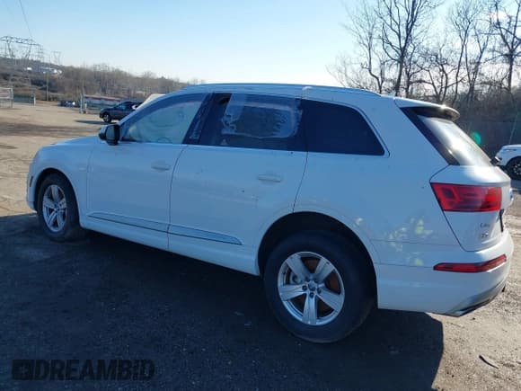 ✅ 2018 Audi Q7 • VIN: WA1AHBF71JD045630 • Lot: 41526656. Wystawiony na IAAI z przebiegiem 92 991 mil. Bezpłatny archiwum sprzedaży aukcyjnych z USA i szczegółowy raport historii pojazdu na DreamBid. Zdjęcie 3.