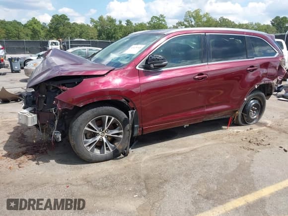 ✅ 2016 Toyota Highlander XLE • VIN: 5TDKKRFH3GS171188 • Lot: 43129715. Listed on IAAI with 192,635 mi. Free auction sales archive from the USA and detailed vehicle history report at DreamBid. Image 18.