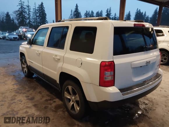 ✅ 2016 Jeep Patriot High Altitude • VIN: 1C4NJPFA5GD621135 • Lot: 43654459. Wystawiony na IAAI z przebiegiem 48 773 mil. Bezpłatny archiwum sprzedaży aukcyjnych z USA i szczegółowy raport historii pojazdu na DreamBid. Zdjęcie 3.
