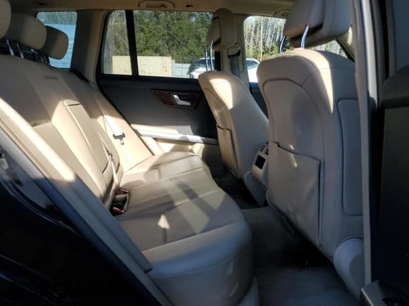 ✅ 2012 Mercedes-Benz GLK 350 • VIN: WDCGG5GBXCF721498 • Lot: 90439815. Wystawiony na Copart z przebiegiem 191 600 mil. Bezpłatny archiwum sprzedaży aukcyjnych z USA i szczegółowy raport historii pojazdu na DreamBid. Zdjęcie 11.