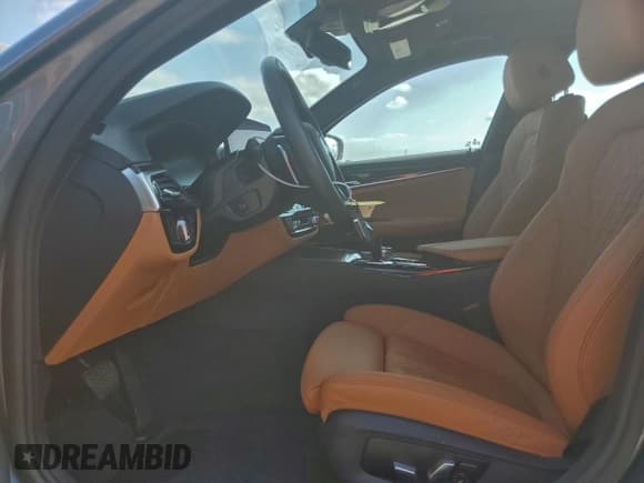 ✅ 2022 BMW 5 Series 530i xDrive • VIN: WBA13BJ00NCJ62090 • Лот: 93777955. Опубликован ранее на Copart с пробегом 20 698 миль. Бесплатный доступ к архиву аукционных продаж из США и подробный отчёт об истории автомобиля на DreamBid. Изображение 7.