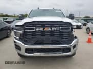 ✅ 2025 Ram 2500 • VIN: 3C63R5DL0SG576598 • Lot: 90080605. Wystawiony na Copart z przebiegiem 3 311 mil. Bezpłatny archiwum sprzedaży aukcyjnych z USA i szczegółowy raport historii pojazdu na DreamBid. Zdjęcie 5.