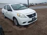 ✅ 2014 Nissan Versa SV • VIN: 3N1CN7AP9EL800473 • Lot: 43394143. Wystawiony na IAAI z przebiegiem 186 220 mil. Bezpłatny archiwum sprzedaży aukcyjnych z USA i szczegółowy raport historii pojazdu na DreamBid. Zdjęcie 1.
