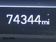 ✅ 2019 Hyundai Santa Fe SE • VIN: 5NMS23AD8KH030713 • Lot: 43592667. Wystawiony na IAAI z przebiegiem 74 344 mil. Bezpłatny archiwum sprzedaży aukcyjnych z USA i szczegółowy raport historii pojazdu na DreamBid. Zdjęcie 15.