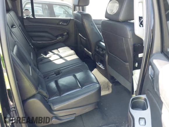 ✅ 2019 Chevrolet Suburban LT • VIN: 1GNSCHKC9KR375252 • Lot: 43286862. Wystawiony na IAAI z przebiegiem 214 493 mil. Bezpłatny archiwum sprzedaży aukcyjnych z USA i szczegółowy raport historii pojazdu na DreamBid. Zdjęcie 8.