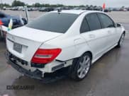 ✅ 2014 Mercedes-Benz C 250 Sport • VIN: WDDGF4HB0EA958816 • Lot: 42150390. Wystawiony na IAAI z przebiegiem 89 358 mil. Bezpłatny archiwum sprzedaży aukcyjnych z USA i szczegółowy raport historii pojazdu na DreamBid. Zdjęcie 4.