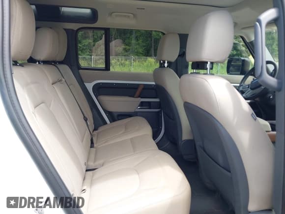 ✅ 2024 Land Rover Defender S • VIN: SALEJ7EX0R2342155 • Lot: 42744991. Listed on IAAI with 17,031 mi. Free auction sales archive from the USA and detailed vehicle history report at DreamBid. Image 8.