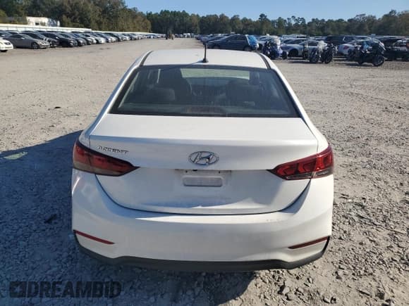 ✅ 2018 Hyundai Accent SE • VIN: 3KPC24A33JE031193 • Lot: 89633985. Wystawiony na Copart z przebiegiem 121 213 mil. Bezpłatny archiwum sprzedaży aukcyjnych z USA i szczegółowy raport historii pojazdu na DreamBid. Zdjęcie 6.