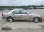 ✅ 1999 Mercedes-Benz C 230/260/280/320 • VIN: WDBHA29G2XA789962 • Lot: 42957917. Wystawiony na IAAI z przebiegiem 112 800 mil. Bezpłatny archiwum sprzedaży aukcyjnych z USA i szczegółowy raport historii pojazdu na DreamBid. Zdjęcie 13.
