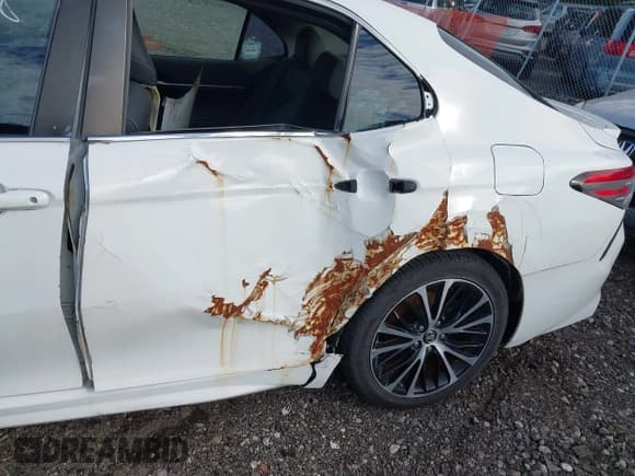 ✅ 2018 Toyota Camry SE • VIN: 4T1B11HK4JU588220 • Lot: 43436677. Wystawiony na IAAI z przebiegiem Nie podano. Bezpłatny archiwum sprzedaży aukcyjnych z USA i szczegółowy raport historii pojazdu na DreamBid. Zdjęcie 6.