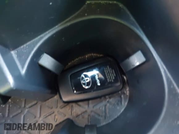 ✅ 2025 Toyota RAV4 XLE Premium • VIN: 2T3A1RFV0SW583774 • Lot: 43605534. Wystawiony na IAAI z przebiegiem 6 264 mil. Bezpłatny archiwum sprzedaży aukcyjnych z USA i szczegółowy raport historii pojazdu na DreamBid. Zdjęcie 11.