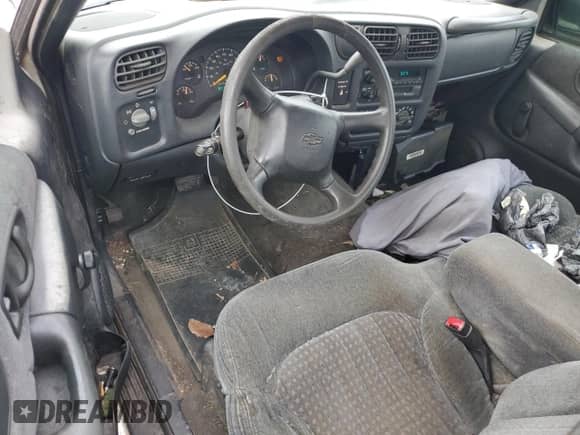 1999 Chevrolet S-10 LS с VIN 1GCCS19X3XK236086, выставлен на аукционе Copart как лот 79175574 с пробегом 181 975 миль миль и Списание • Salvage title. История ставок и продаж доступна на DreamBid. Изображение 8.