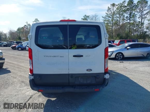 ✅ 2017 Ford Transit XL • VIN: 1FBZX2ZM1HKA04972 • Lot: 41461280. Wystawiony na IAAI z przebiegiem 62 871 mil. Bezpłatny archiwum sprzedaży aukcyjnych z USA i szczegółowy raport historii pojazdu na DreamBid. Zdjęcie 16.
