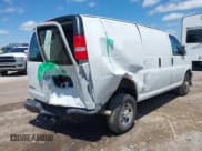 ✅ 2019 Chevrolet Express Cargo • VIN: 1GCWGAFP6K1368910 • Lot: 42194961. Wystawiony na IAAI z przebiegiem 69 359 mil. Bezpłatny archiwum sprzedaży aukcyjnych z USA i szczegółowy raport historii pojazdu na DreamBid. Zdjęcie 4.