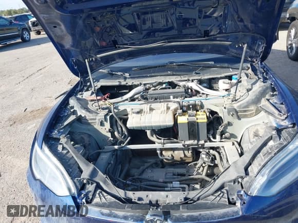 ✅ 2017 Tesla Model S 60 • VIN: 5YJSA1E16HF178814 • Lot: 43813953. Wystawiony na IAAI z przebiegiem 93 309 mil. Bezpłatny archiwum sprzedaży aukcyjnych z USA i szczegółowy raport historii pojazdu na DreamBid. Zdjęcie 10.