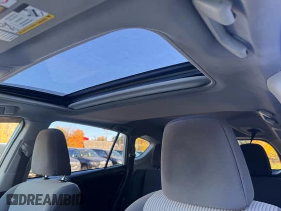 ✅ 2017 Toyota RAV4 XLE • VIN: JTMRJREVXHD071076 • Лот: 89729335. Опубликован ранее на Copart с пробегом 366 936 миль. Бесплатный доступ к архиву аукционных продаж из США и подробный отчёт об истории автомобиля на DreamBid. Изображение 11.