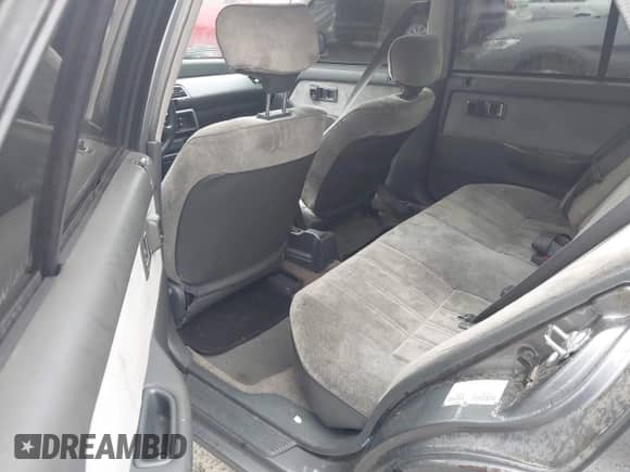 1990 Honda Civic z VIN 1HGED3658LA070750, wystawiony jako IAAI lot #43609393 z przebiegiem 158 389 mil mil oraz . Historia ofert i sprzedaży dostępna na DreamBid. Obrazek 8.