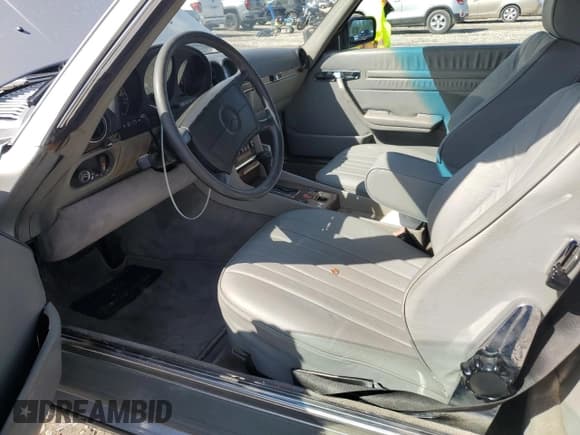 ✅ 1989 Mercedes-Benz 560 SL • VIN: WDBBA48D3KA097999 • Lot: 48649625. Wystawiony na Copart z przebiegiem 124 752 mil. Bezpłatny archiwum sprzedaży aukcyjnych z USA i szczegółowy raport historii pojazdu na DreamBid. Zdjęcie 7.