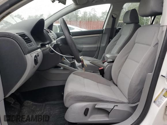 ✅ 2008 Volkswagen Rabbit S • VIN: WVWCA71K48W290447 • Лот: 72044235. Опубликован ранее на Copart с пробегом 124 915 миль. Бесплатный доступ к архиву аукционных продаж из США и подробный отчёт об истории автомобиля на DreamBid. Изображение 7.