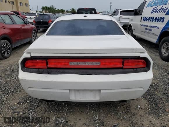 2010 Dodge Challenger R/T Classic z VIN 2B3CJ5DT2AH314131, wystawiony jako Copart lot #71792124 z przebiegiem Nie podano mil oraz Czysty tytuł • Clean title. Historia ofert i sprzedaży dostępna na DreamBid. Obrazek 6.