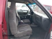 ✅ 2001 Chevrolet S-10 LS • VIN: 1GCDT13W61K190844 • Лот: 41977560. Опубликован ранее на IAAI с пробегом 252 291 миль. Бесплатный доступ к архиву аукционных продаж из США и подробный отчёт об истории автомобиля на DreamBid. Изображение 5.