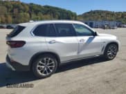 ✅ 2022 BMW X5 xDrive45e • VIN: 5UXTA6C01N9M17735 • Лот: 87060455. Опубликован ранее на Copart с пробегом 82 556 миль. Бесплатный доступ к архиву аукционных продаж из США и подробный отчёт об истории автомобиля на DreamBid. Изображение 3.