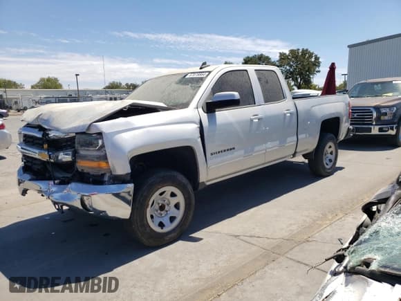✅ 2019 Chevrolet Silverado 1500 LT • VIN: 2GCRCPEC8K1210430 • Lot: 67078864. Wystawiony na Copart z przebiegiem 61 968 mil. Bezpłatny archiwum sprzedaży aukcyjnych z USA i szczegółowy raport historii pojazdu na DreamBid. Zdjęcie 1.