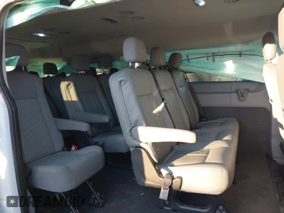 ✅ 2017 Ford Transit XL • VIN: 1FBZX2ZM6HKB15369 • Lot: 41422736. Wystawiony na IAAI z przebiegiem 159 105 mil. Bezpłatny archiwum sprzedaży aukcyjnych z USA i szczegółowy raport historii pojazdu na DreamBid. Zdjęcie 8.